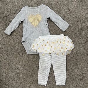 Carter’s 2-piece Gold Glitter Heart Set, 9 months